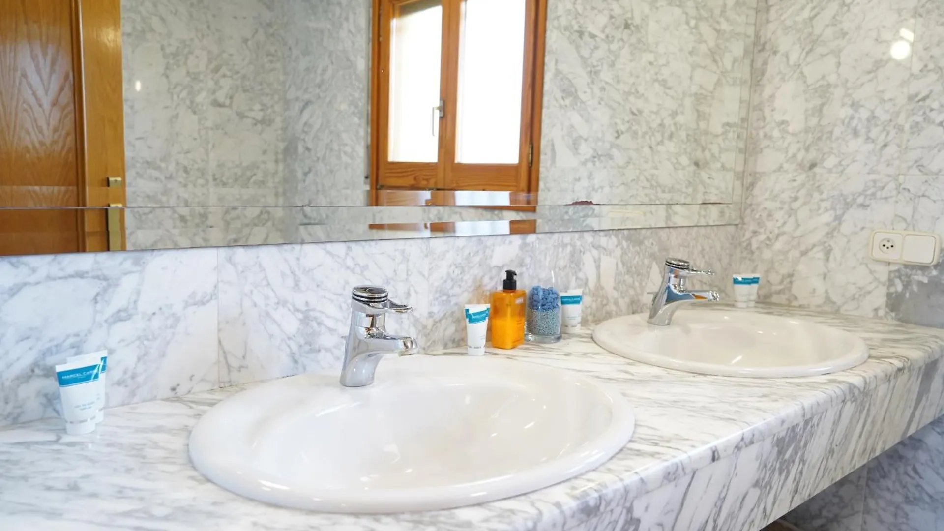 Amfora Miro Villa Sant Pere Pescador 0*,