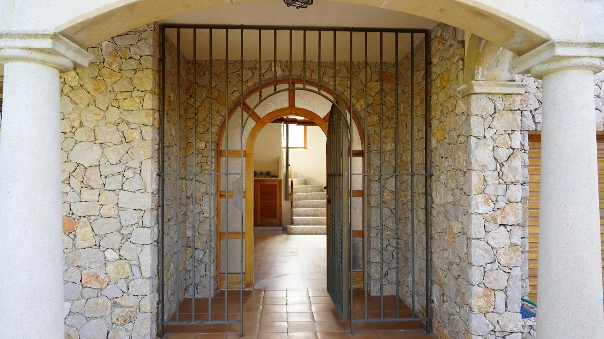 Amfora Miro Villa Sant Pere Pescador