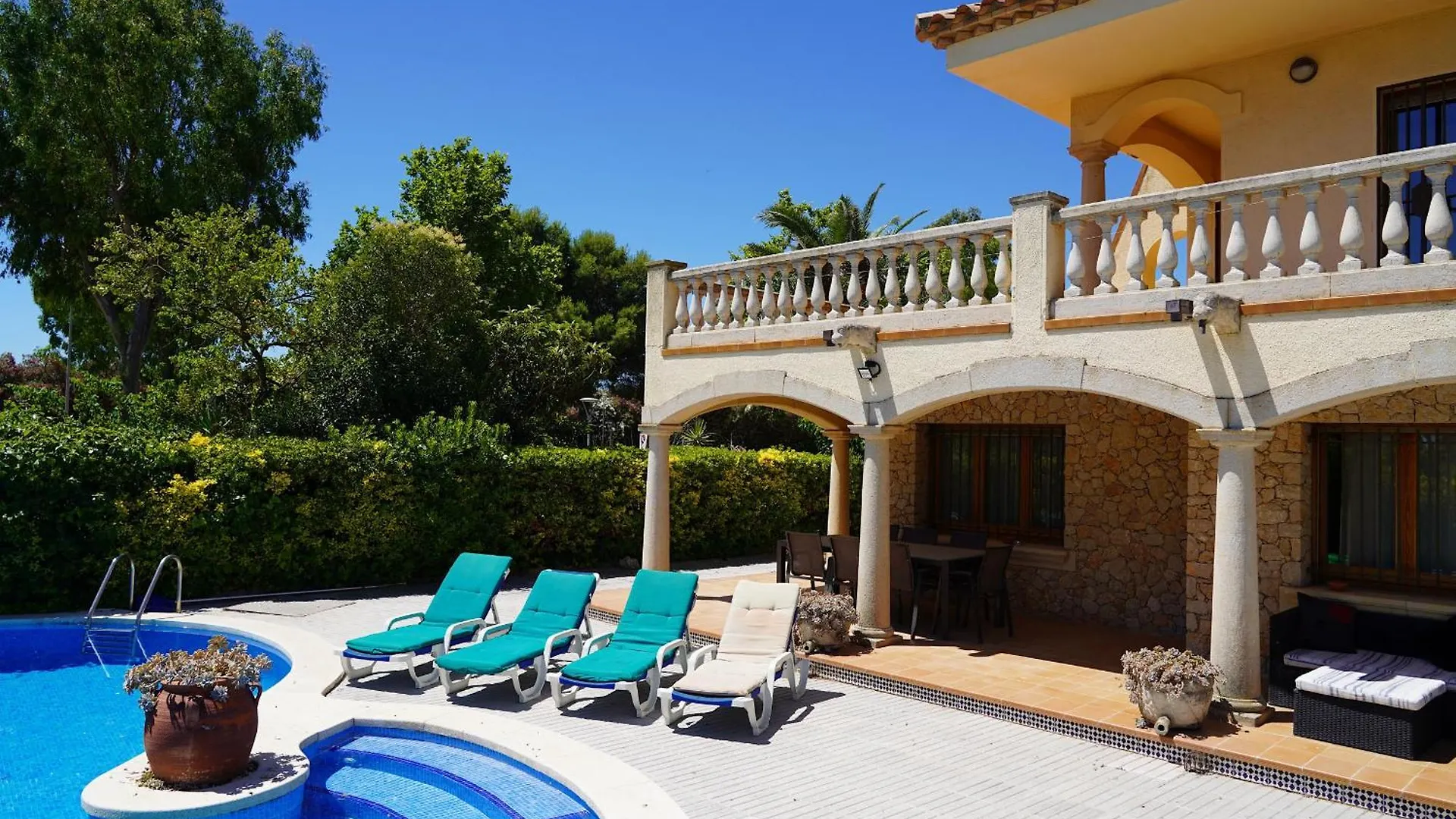 Amfora Miro Villa Sant Pere Pescador